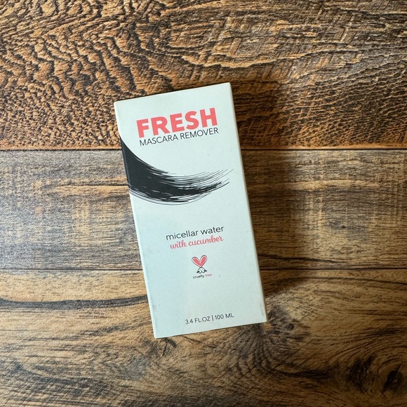 FRESH: Micellar Water Mascara Remover with Cucumber - Picture 4 of 5